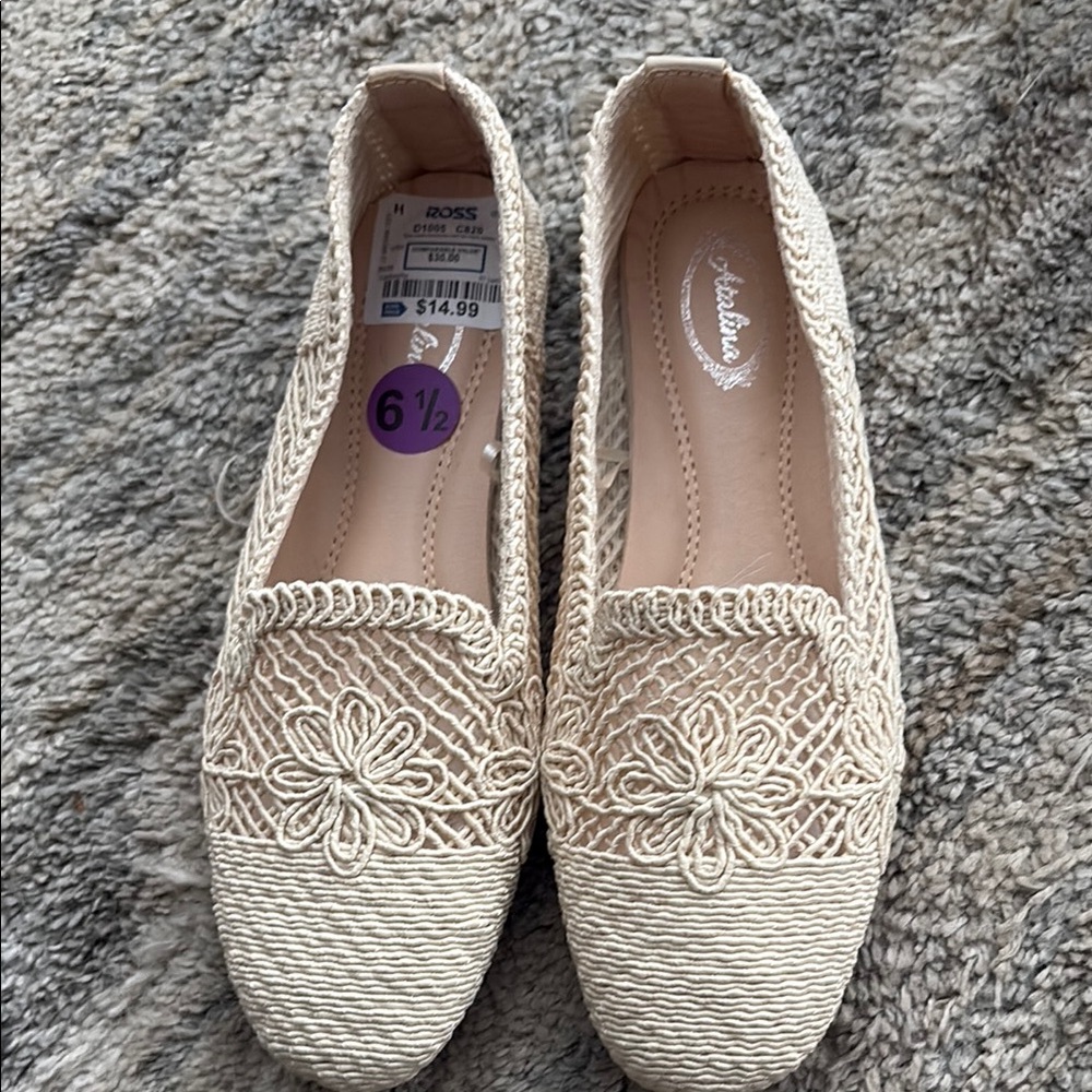 Cream Flats for Effortless Style and Comfort